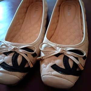 CHANEL Cream and Black Ballet Flats with Bow Detail